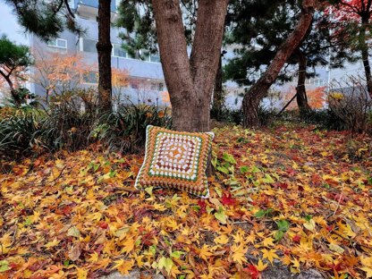 Il Bosco Granny Cushion