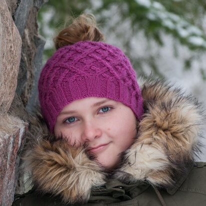Messy Bun Criss Cross hat - knitting pattern