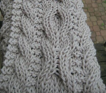 Reversibly Cabled Scarf