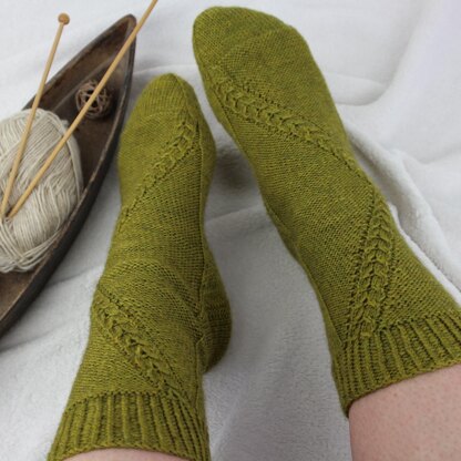 Knitting Pattern Cable Socks - PDF Download Knight Socks