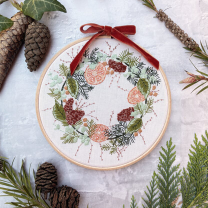 Stitch Happy Wild Wreath Embroidery Kit - 7in