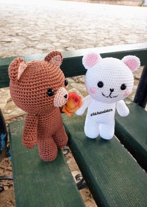 Brown and white bears amigurumi