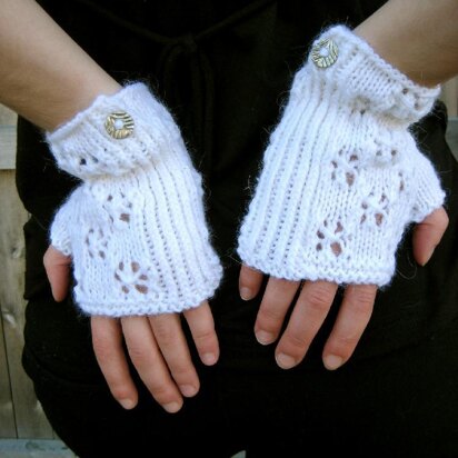 Snow Maiden Mitts - knitting pattern