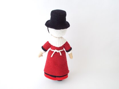 Gwen the Welsh doll - Wales Traditional Costume