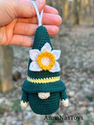 Gnome daffodil keychain