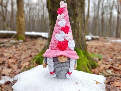 Valentine gnome girl