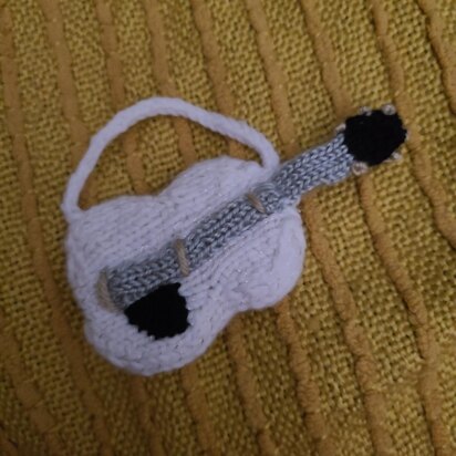 Mini Guitar - knitting pattern