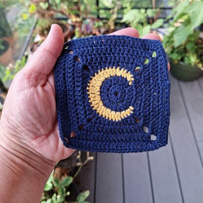 Moon granny square