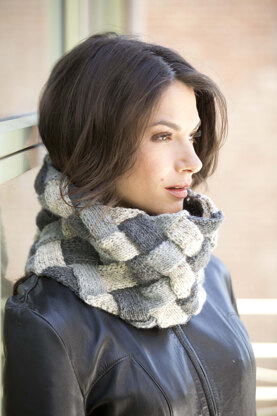 Entrelac Cowl in Lion Brand Wool-Ease - L32020