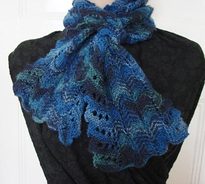 Wavy scarf, lacy garter st zig-zag edges