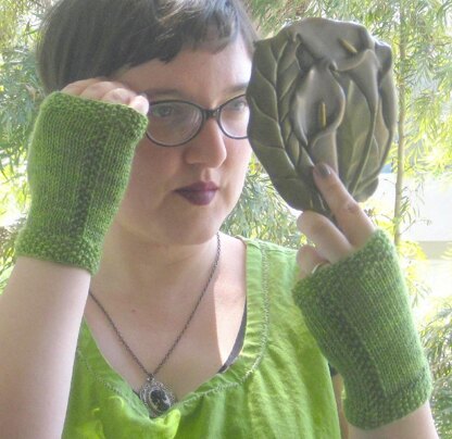 Looking Glass Mitts