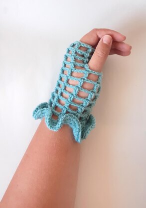 Nix lace crochet gloves