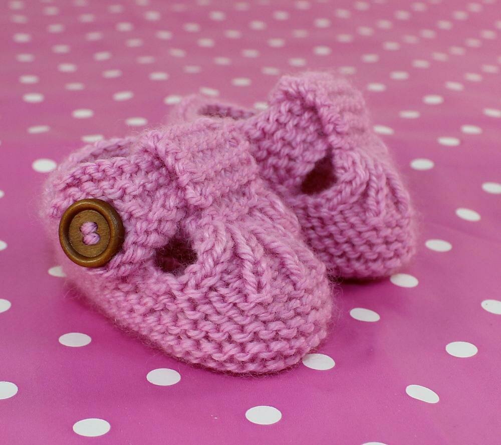 Knitted baby shoes pattern on sale uk