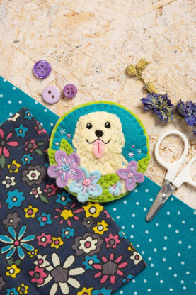 Hawthorn Handmade Golden Retriever Felt Craft Kit