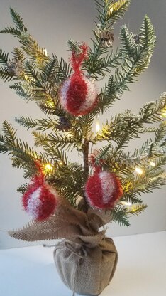 Christmas tree beach balls