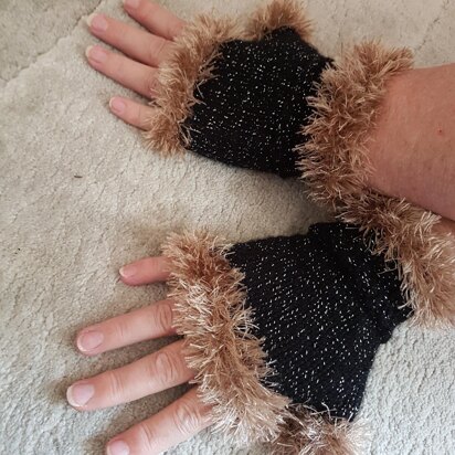 Glamorous Furry Fingerless Gloves (Circular Knitting Version) - knitting pattern