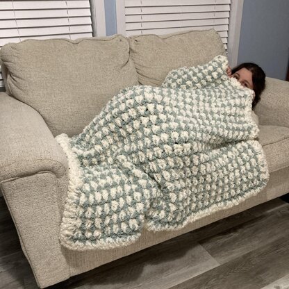 Quick and Easy Fluffy Throw Blanket