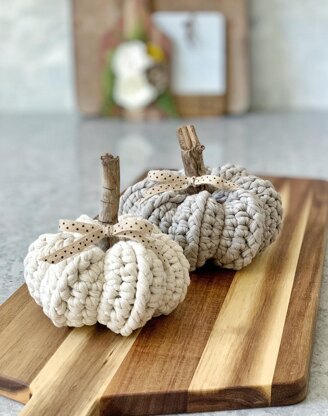 066 Farmhouse Pumpkins