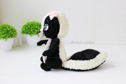 Skunk pattern + flower (PDF + 9 videos)