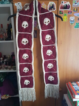 Anti-Valentine's Skull scarf