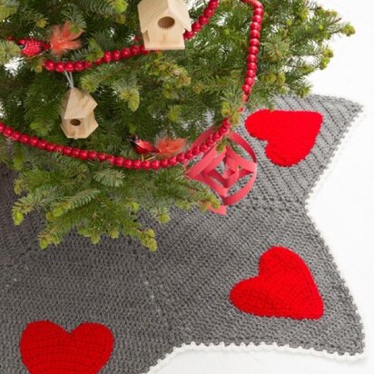 Holiday Hearts Tree Skirt in Red Heart Super Saver Economy Solids - LW4415