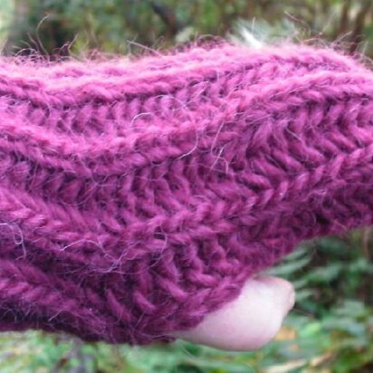 Seamless Circular Brioche Mitts