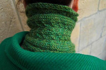 Reminiscence neck warmer