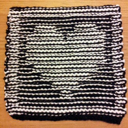 Black & White Valentine Heart Illusion Knitting