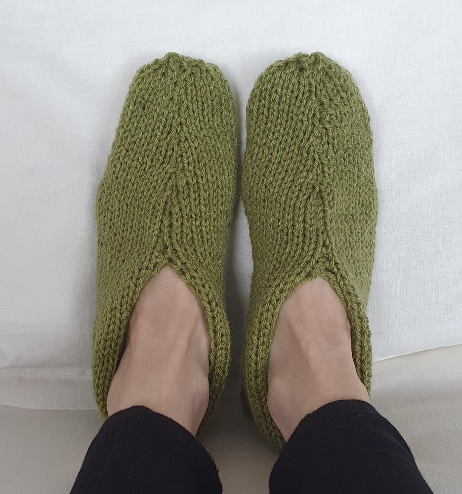 Easy knitted online slippers