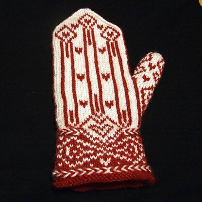 The Spear Maiden's Heart Mittens