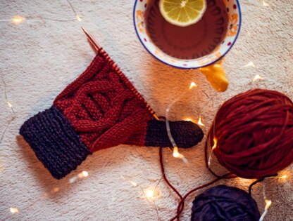 Berry Cable Mittens