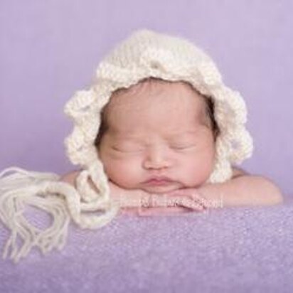 Scallop border baby bonnet