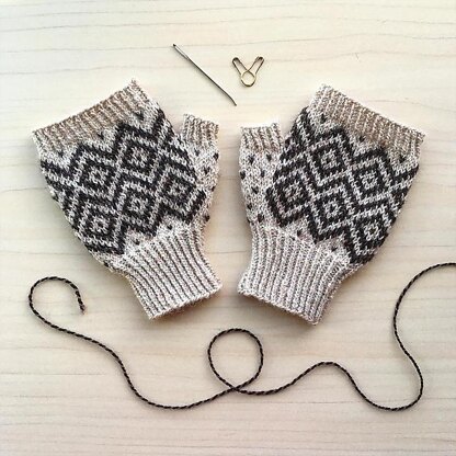 Rhombi Mitts