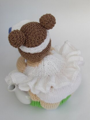 Wimbledon Tennis Player Tea Cosy Knitting Pattern