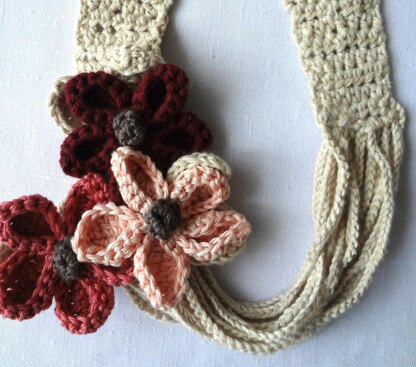 String Flowers Necklace