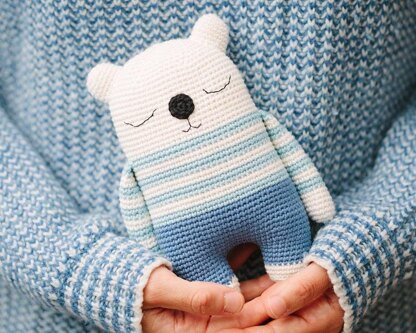 Milo the sleepy bear amigurumi