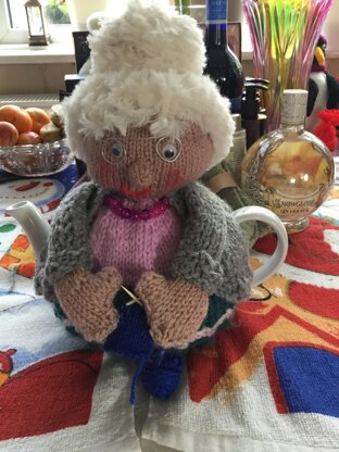 Knitting Nana tea cosy