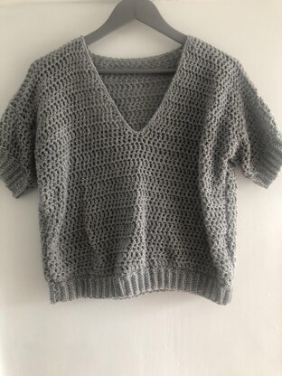 Simple V Top