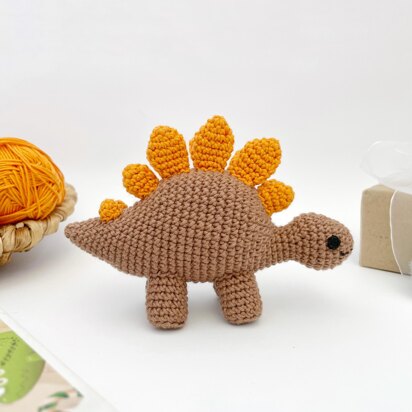 Dinosaur toy Stegosaurus amigurumi crochet pattern