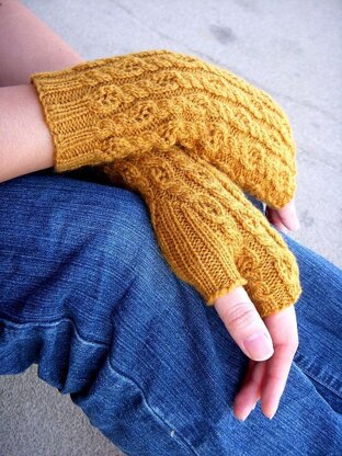 Honeycomb Twist Mitts