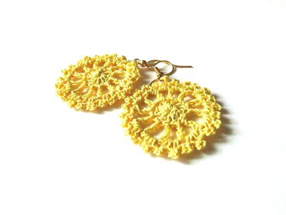 Cart wheel crochet earrings