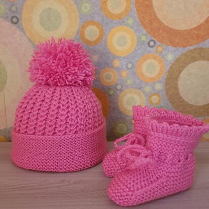 Colour splash hat and booties
