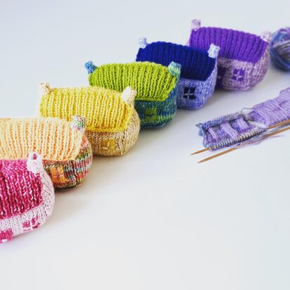 Mini Red Roof Croft House - knitting pattern