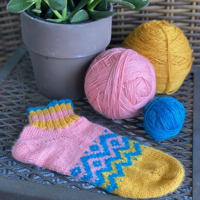 Stay Cool Shortie Socks - knitting pattern