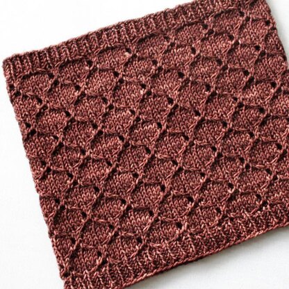 Honeycomb Eyelet Cowl