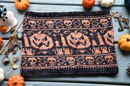 Pumpkins and Cats Cowl (Crochet)