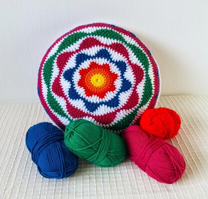 Round pillow II by HueLaVive