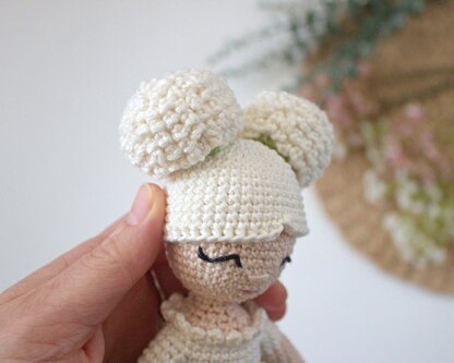 Carola, the crochet cauliflower fairy