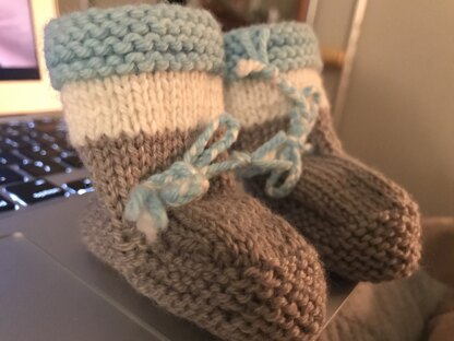 Classic 4ply Baby Bootees