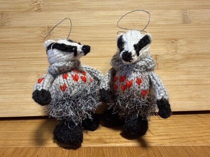 Mini Badger Wearing Valentine’s Day Jumper/Hoodie Ferrero Rocher/Lindor Cover/Hanging Decoration Knitting Pattern